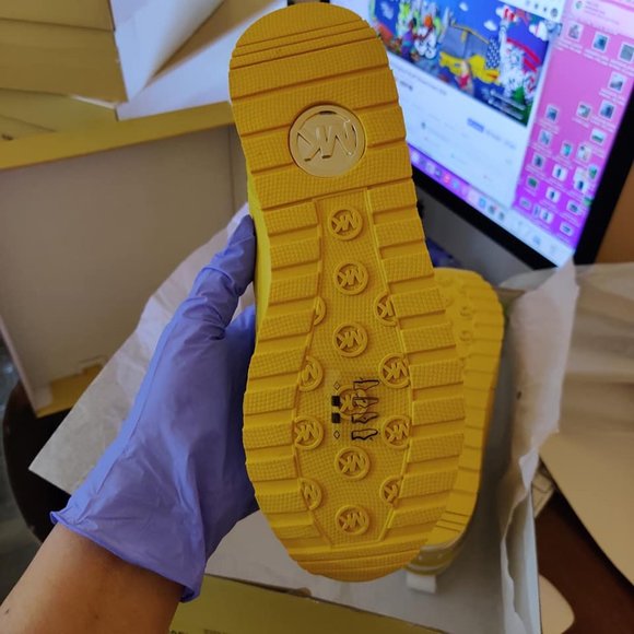 Michael Kors Wilma Trainer MK EMB Faux Leather Micro Women Shoes Size 6.5 - Picture 4 of 14